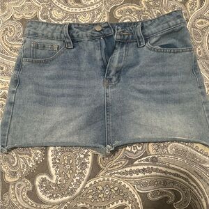 Stylish Blue Denim Mini Skirt
